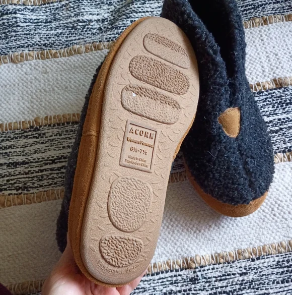 Acorn Cozy Sherpa Slip-On Slippers with Tan Soles - Picture 2 of 8